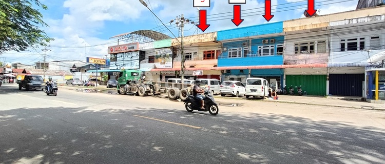 Komyos Sudarso Street Shop House, West Pontianak 1