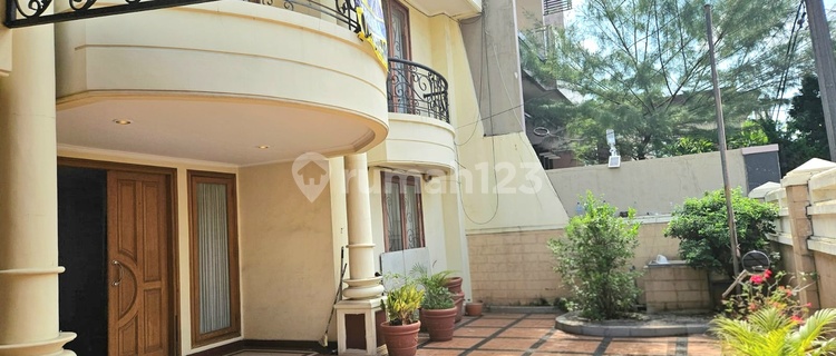 Rumah Luas di Janur Kuning, Kelapa Gading. Rapih Terawat, Siap Huni 1