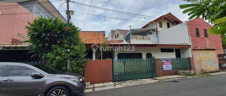 Rumah Slipi, strategis, dekat perkantoran segitiga emas 1