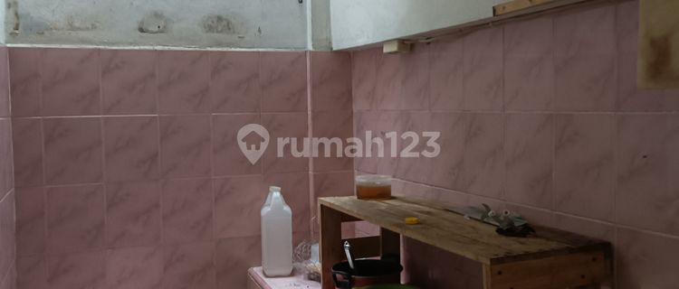 Disewakan rumah 3 lantai di Kartini hanya 55 juta per tahun 5+2 kamar 1