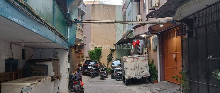 Rumah 3 Lantai SHM dekat gajah Mada Glodok hanya 1Man 1