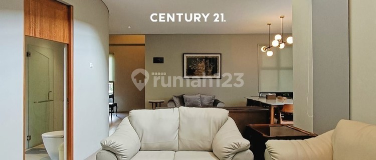 Beautiful Move-in Ready House Equipped with Swimming Pool in Sector 9 1