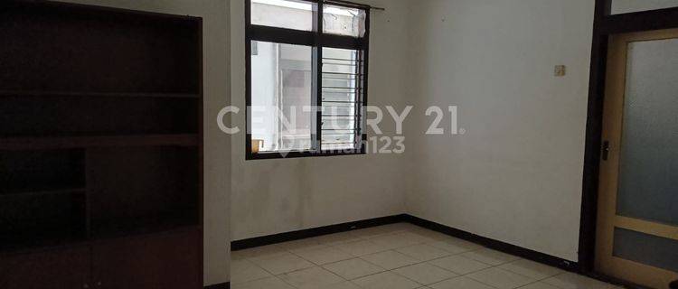 Rumah Tengah Kota Banyak Kamar  Di Luna Sayap Sudirman 1