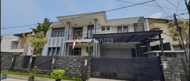 Dijual Rumah Lokasi Premium di Jalan Sabang Riau Bandung Kota 1