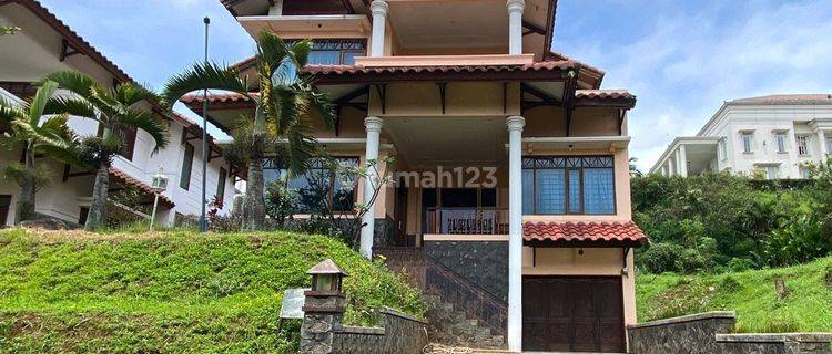 Sewa Rumah Furnished Bagus di Graha Nirwana Dago Pakar Bandung 1