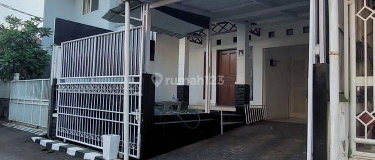 Disewakan Rumah Strategis di Istana Regency Pasteur Kota Bandung  1