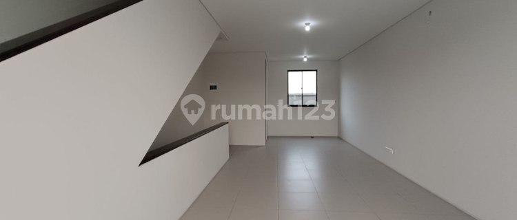 For sale, new shop house ready to use, 2 floors and can be used for 2 tenants in Sasakirana, Kota Baru Parahyangan. 1