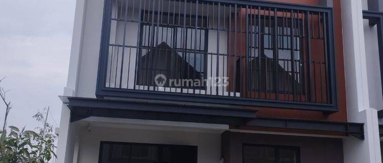 Disewakan Rumah Attic House Posisi Hook di Cluster Leonora 1