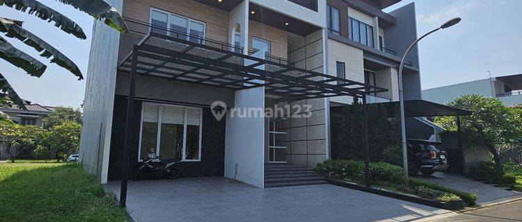 Rumah Mewah Semi Furnish Hadap Selatan di Sutera Onix Alam Sutera 1