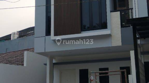 Rumah 2 Lantai Dekat Pasar Pramuka Jakarta Timur 1