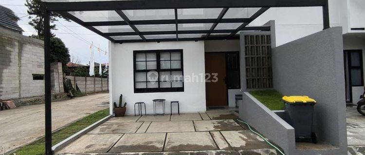 rumah modern row jalan besar akses strategis 1