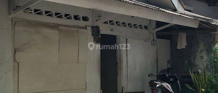 Rumah lama cocok untuk investor, sertifikat SHM, jalan dua mobil, lokasi strategis di kayu putih tengah rawamangun jakarta timur 1