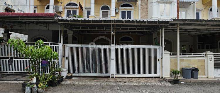 Rumah 2 Lantai Furnished SHM di Jalan Denai, Medan 1