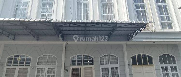 Rumah 2 Lantai Semi Furnished di Jalan Rakyat, Medan 1