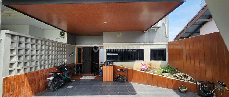 Rumah 2 Lantai Semi Furnished di Jalan Bayu , Medan 1