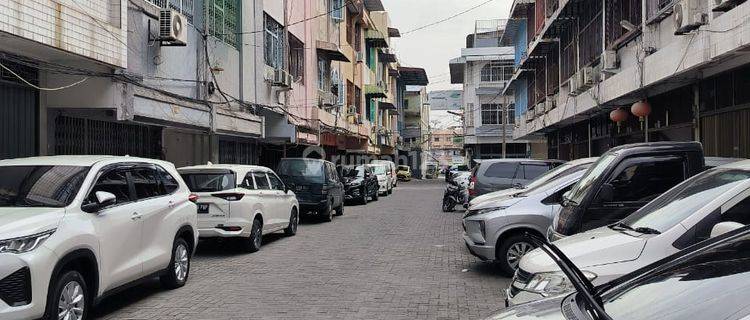 Rumah 3 Lantai di Jalan Katamso Dalam , Medan 1