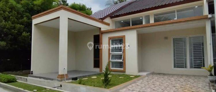 Dijual Rumah Komp Halton Place Posisi Hook Baru Renovasi 1