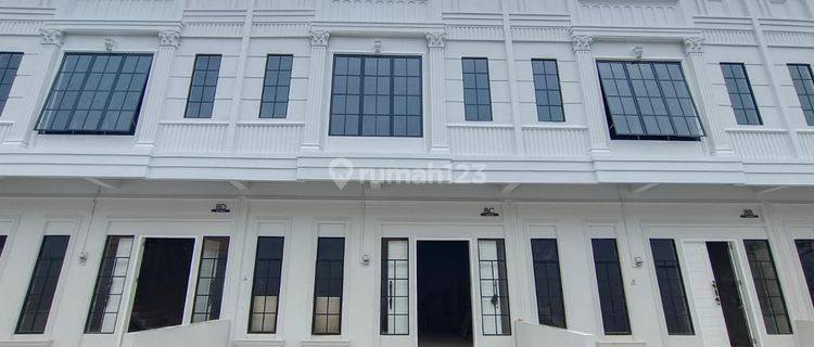 Dijual Cepat Villa Komplek The Dior 2,5 Lantai 1