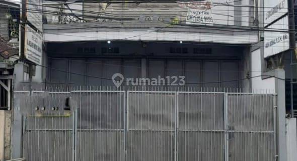 Rumah Strategis Dicimareme Dijalan Utama 1
