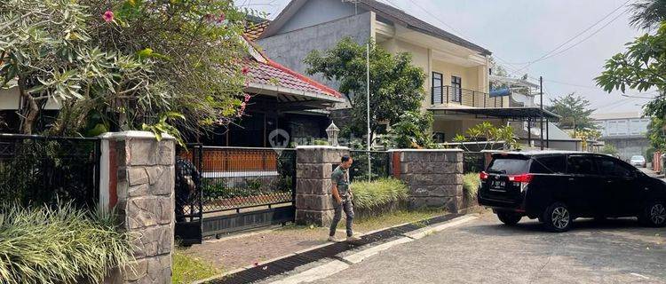 DIJUAL CEPAT harga bawah NJOP rumah bagus di sayap pasteur Bandung shm 1