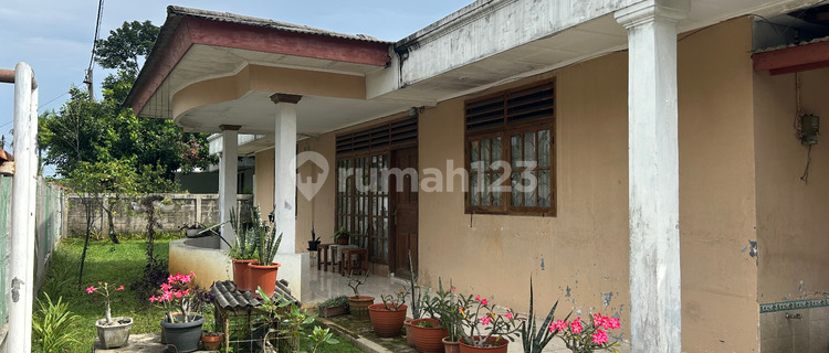 Rumah Luas Dalam Komplek Tenang dan Aman di Arco 1