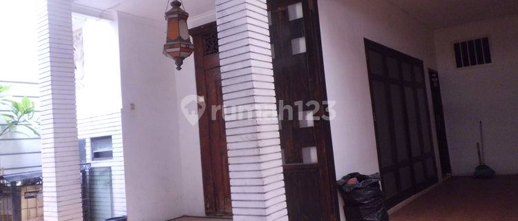 Rumah Praja Dalam Lt.138m /Lb,220M ,Antara Mall Gandaria City dan Mall Pondok Indah ,,2,9 M(Sn) 1