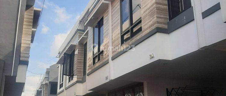 Rumah Baru Dijual Murah 2 Lantai Lokasi Strategis 1