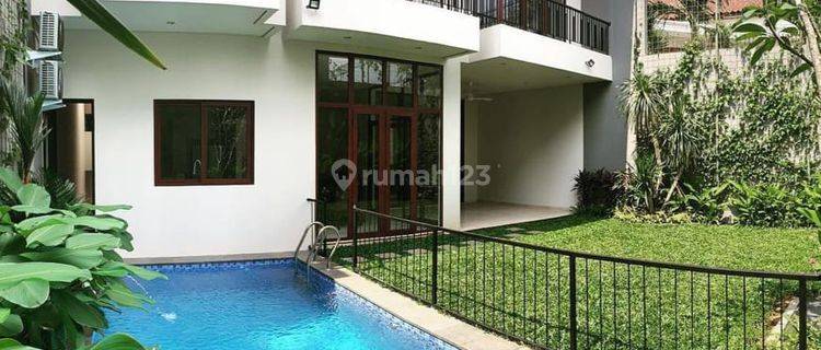 Rumah Mewah Minimalis Dengan Taman Dan Kolam Renang di Kemang 1