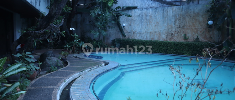 Rumah Dengan Kolam Renang Hitung Harga Tanah di Pondok Indah 1