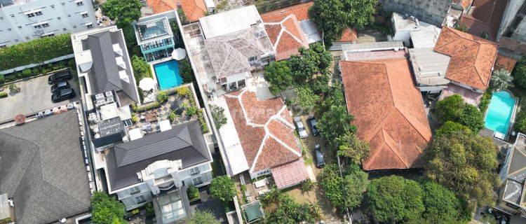 Rumah Lama Depan Taman Yang Tenang Strategis 1