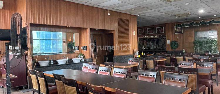 Ruang Usaha Bekas Resto Dijual Sekaligus Peralatan 1