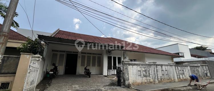 Disewakan Rumah di Kemang  Semi Furnished Selatan Jakarta Selatan  1