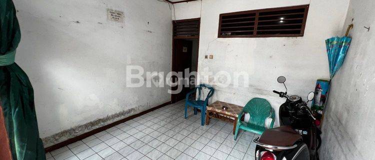 RUMAH KOST DI BAWAH NJOP 2½ LANTAI 16 KAMAR PETOJO SELATAN 1