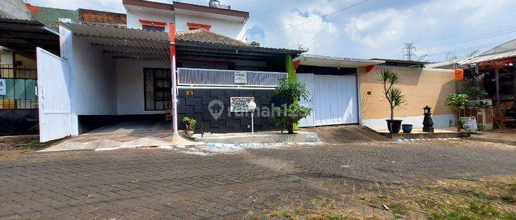 Rumah Hook Bagus 3 Lantai Baru Renovasi Full Furnished 1