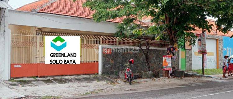 Rumah besar bagus di pusat bisnis solo cocok untuk kantor dan hunian 1