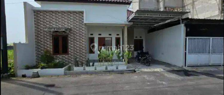 Rumah bangunan baru siap huni di kerten solo 1