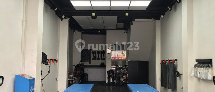 4-Storey Shophouse Strategically Located in Cihampelas, Bandung City 1