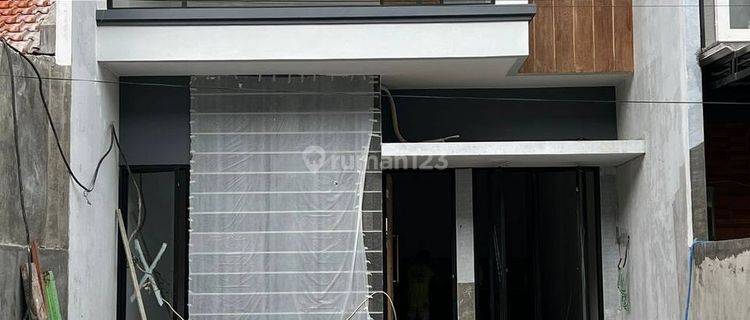 Rumah Gress 2 Lantai Lokasi Tengah Kota Klampis Semolo 1