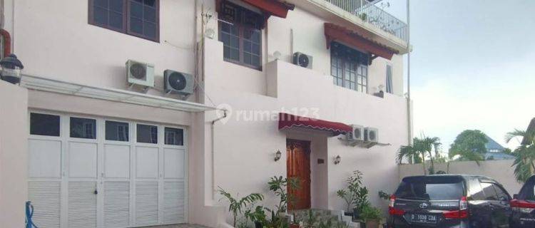 Rumah Dijual Ada Kolam Renang di Cipinang Jakarta Timur, 3 Lantai 1