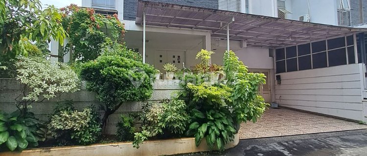 House for sale in Hook, 2 Floors, Swimming Pool, Billy Moon Complex, Pondok Kelapa, East Jakarta 1