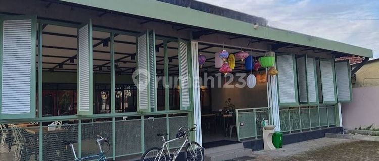 Rent House Ex-Restaurant on Ra Kartini Street, Central City Police Station, Jember 1