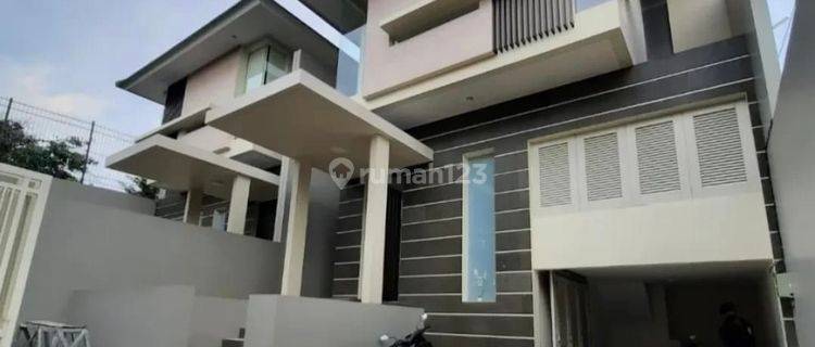 [FOR SALE] CIPETE SELATAN JAKSEL RUMAH MINIMALIS MODERN BANGUNAN BAGUS  rumah baru diCipete design Minimalis Tropis,penataan ruang lapang,pencahayaa ruangan sangat baik  Bangunan kokoh dan rapih Jalan lingkungan lebar Bebas banjir,akses mudah dan strategi 1