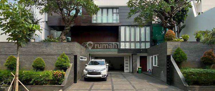 [ For Sale ]  Turun Harga !!!!!!  Rumah Mewah One Gate Sytem Simprug Golf  =============================================== •Hanya Selangkah Ke Plaza Senayan •Lingkungan Sangat Elite •Keamanan 24jam Dan  Bebas Banjir  1