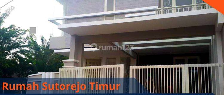 Dijual Rumah 2 Lantai Dengan 3 Kamar Tidur Daerah Sutorejo Timur  1