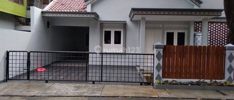 DISEWAKAN RUMAH CANTIK (Siap Huni) UNDER LOKASI STRATEGIS DI SENOPATI KEBAYORAN BARU 1