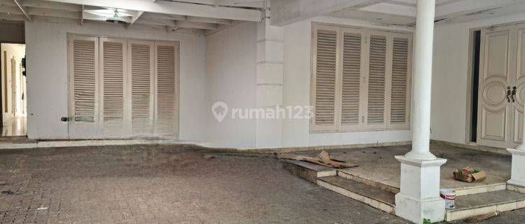 Disewakan Rumah di Pakubuwono Kebayoran Baru 1