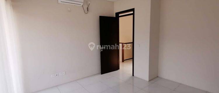 Rumah 2 Lantai Bagus Unfurnished SHM di Kbp Tatar Tarubhawana , Bandung 1