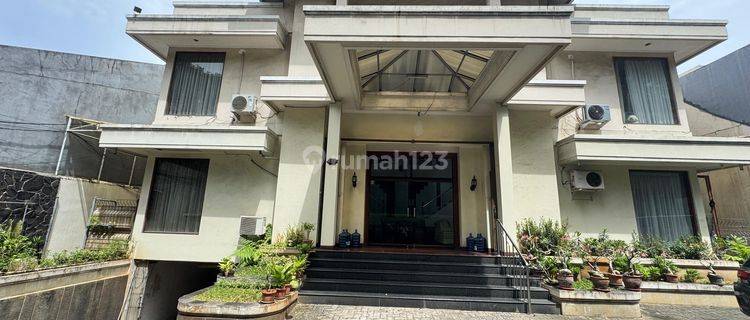 Di Jual Rumah Mewah Di Jl. Wijaya Kebayoran Baru 1