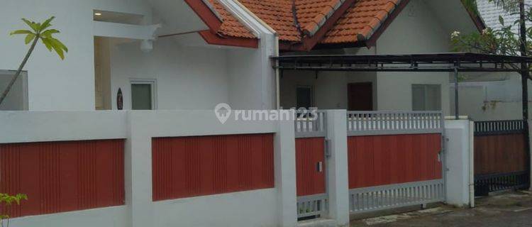 Rumah Semi Minimalis 2LT Dan 4 BR Lokasi Best Di Kerobokan Bali 1