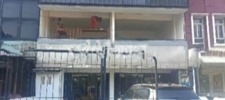 For Rent, Ready-to-Use Shop House on the Side of the Main Kalimalang Road. 1
